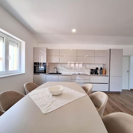 Apartments Kulas Нови Винодолски Екстериор снимка